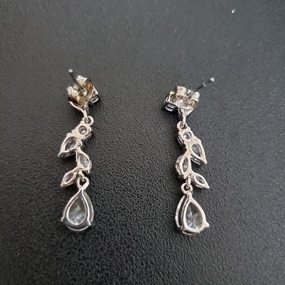Cubic zirconia dangle earrings - Picture 2 of 2